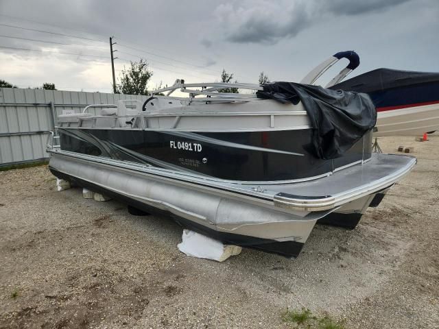 2022 Avalon Boat