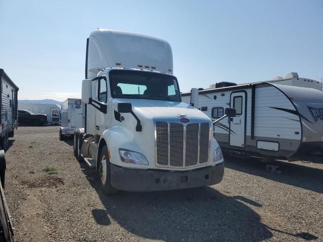 2017 Peterbilt Tractor 2017 Peterbilt 579 Semi Truck