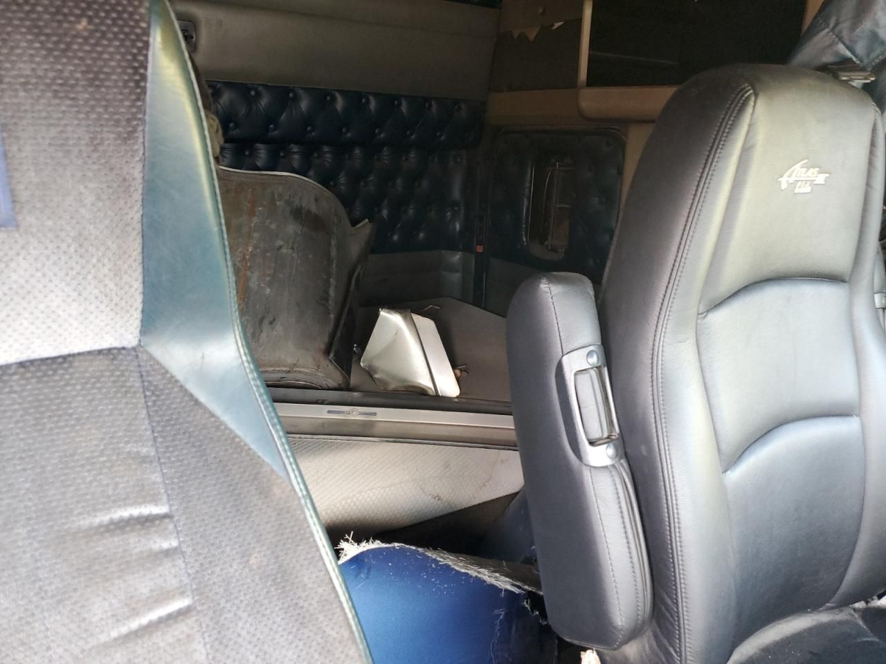 2000 Kenworth W900 Semi Truck