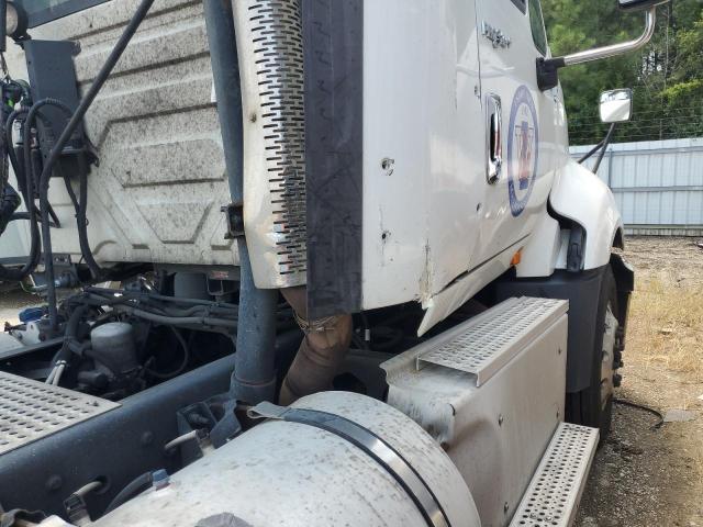 2013 International Prostar Semi Truck