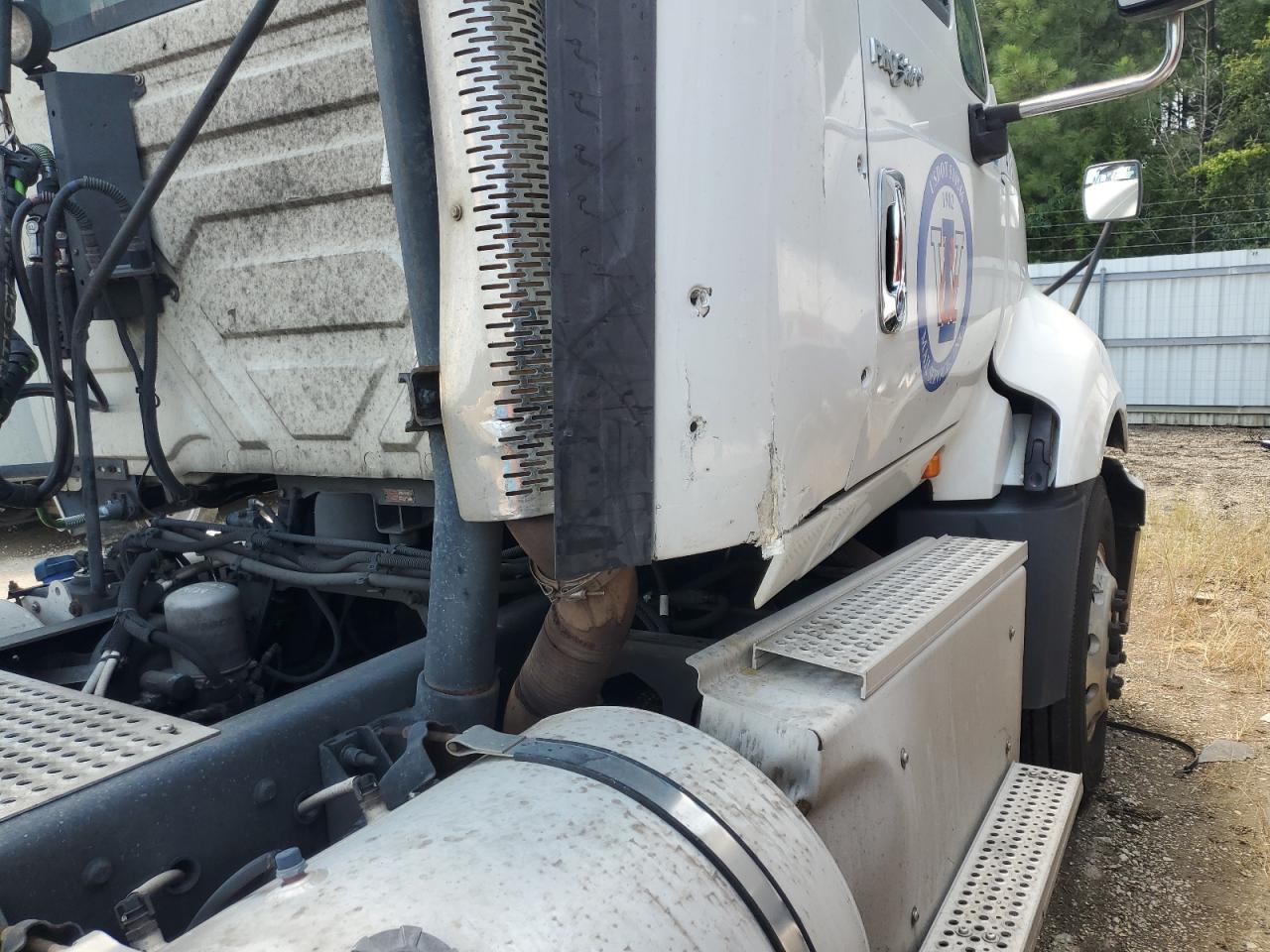 2013 International Prostar Semi Truck