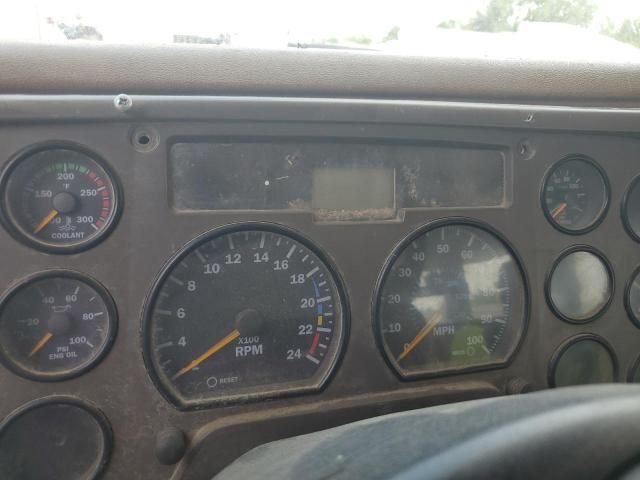 2006 Mack Granite ROLL-OFF Container Truck