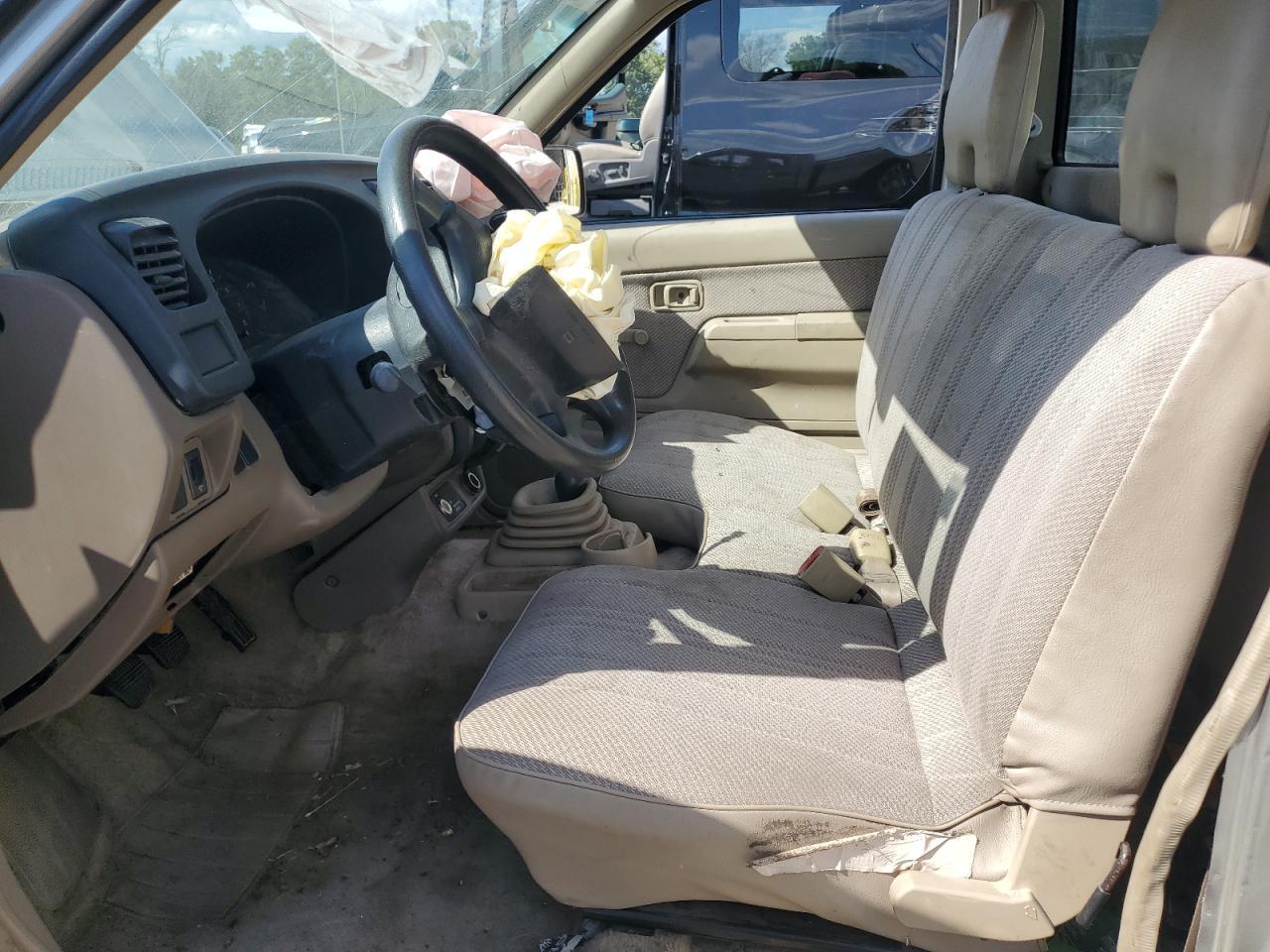 2000 Nissan Frontier xe