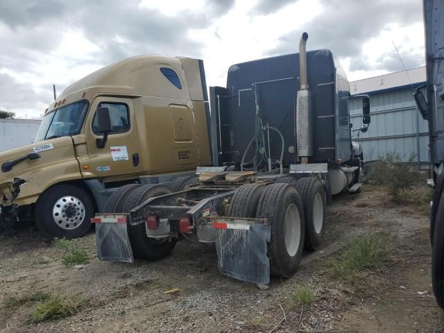 2004 Freightliner Columbia 120 Semi Truck