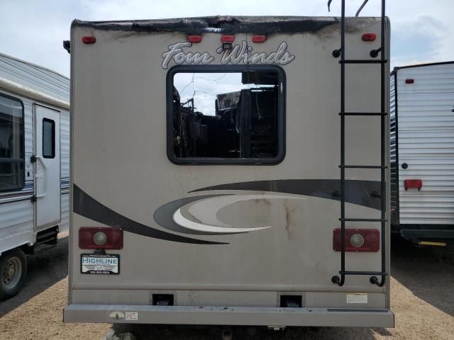 2015 Ford Econoline E450 Super Duty Cutaway Van