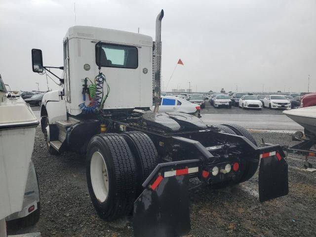 2015 Kenworth T400 Semi Truck
