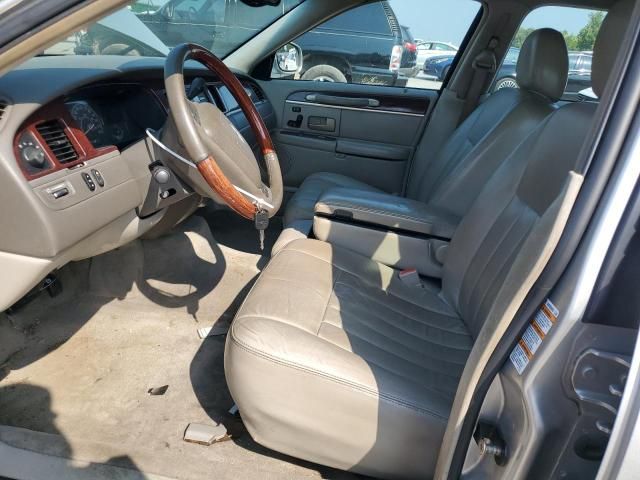 2003 Lincoln Town Car Signature