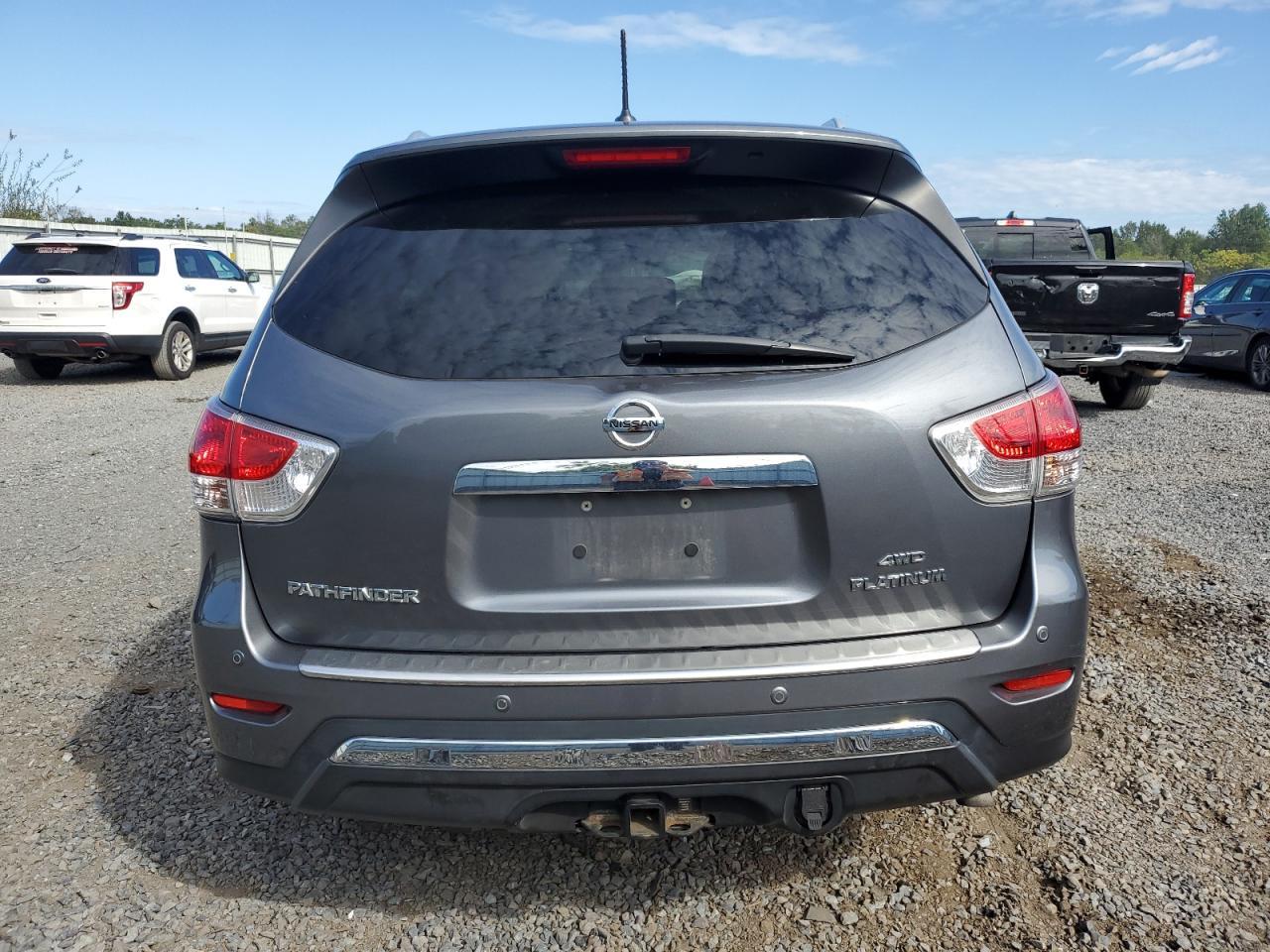 2016 Nissan Pathfinder s s