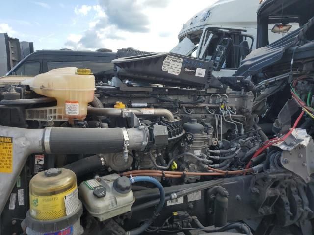 2019 Freightliner Cascadia 126 Semi Truck