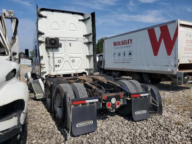 2020 Freigliner Cascadia 126