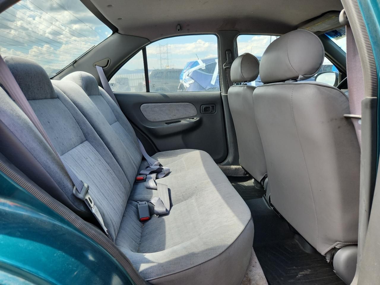 1997 Nissan Sentra xe