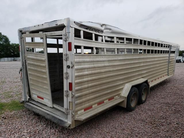 2016 Featherlite 8127-7030-STD Livestock Trailer