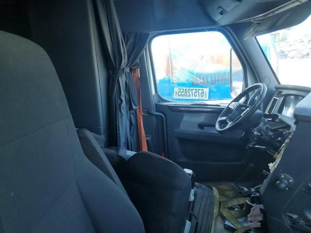 2020 Freigliner Cascadia 126