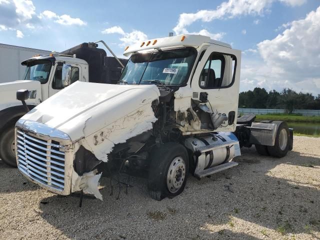 2012 Freightliner Cascadia Semi Truck