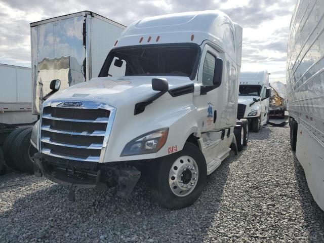 2018 Freightliner Cascadia 126 Semi Truck