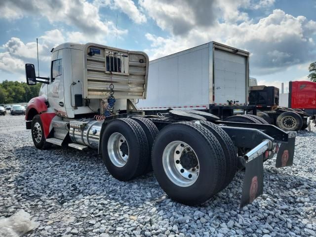2015 Kenworth T880 Semi Truck