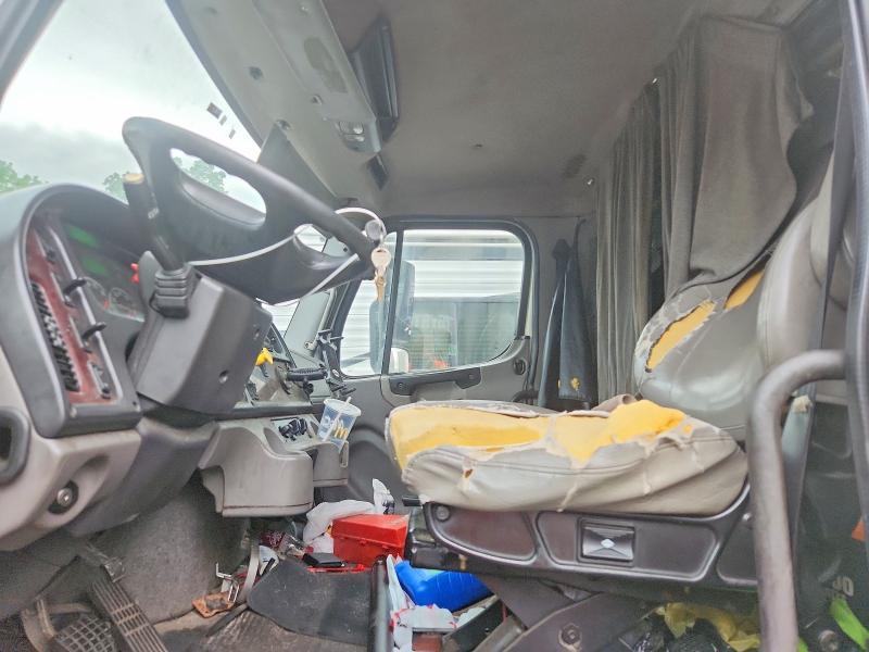 2016 Freightliner Business Class M2 BOX Truck