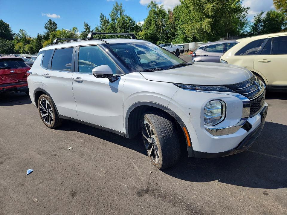 2022 Mitsubishi Outlander ES