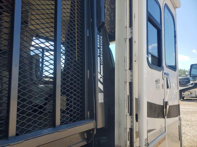 2002 Fleetwood Discovery RV
