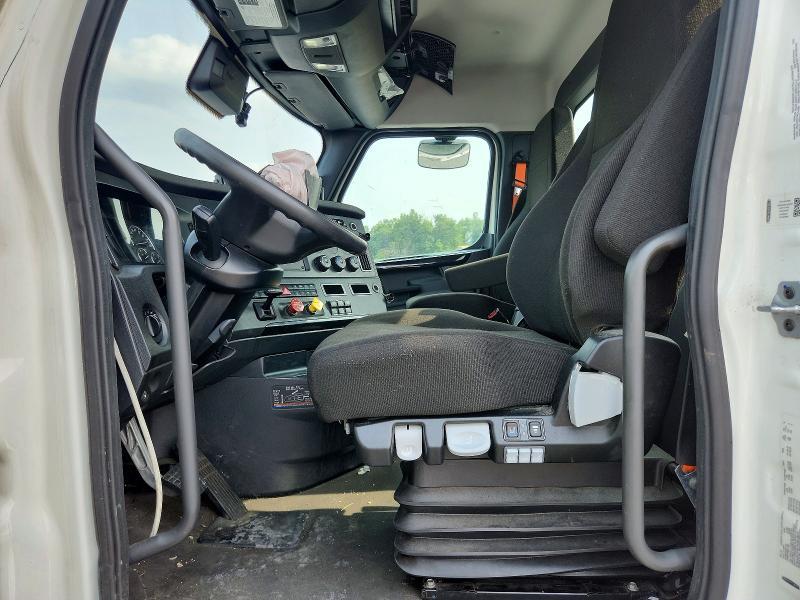 2025 Freightliner Cascadia 116 Semi Truck