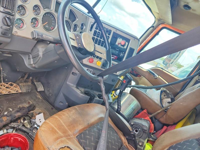 2016 Mack CXU613 Semi Truck