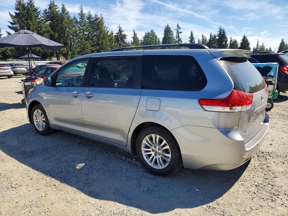 2014 Toyota Sienna XLE 8-PASSENGER
