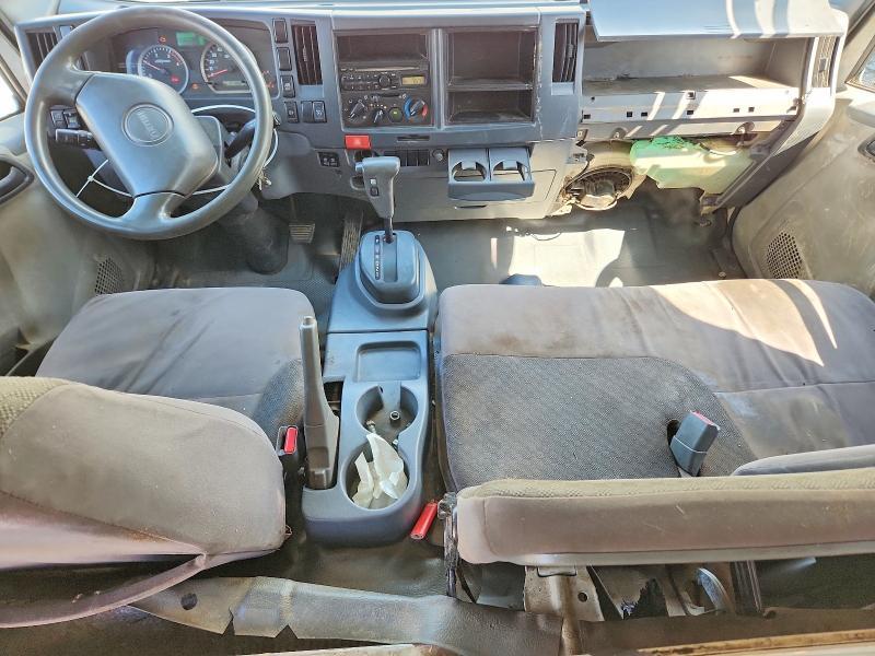 2011 Isuzu Npr box Truck