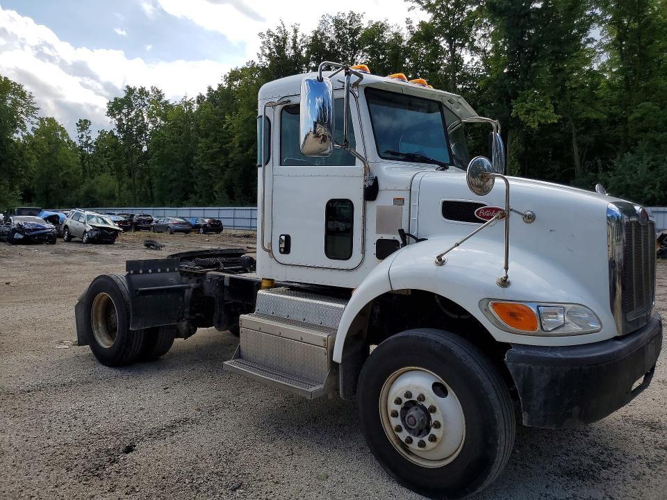 2017 Peterbilt 348