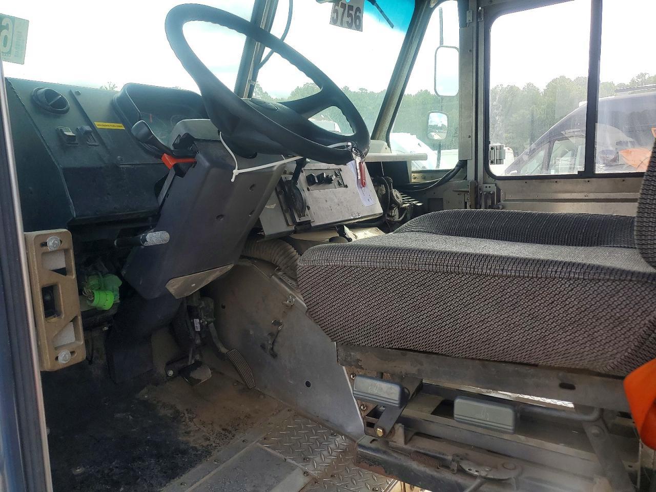 2020 Freightliner MT45G Chassis Delivery Truck