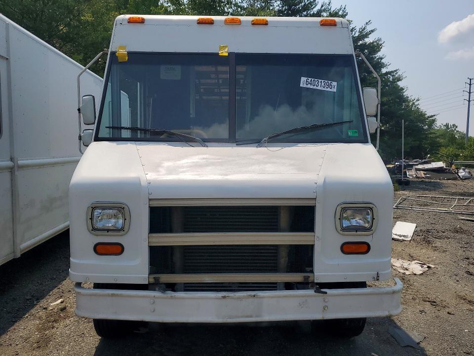 2004 Freightliner MT45 Chassis Delivery Truck