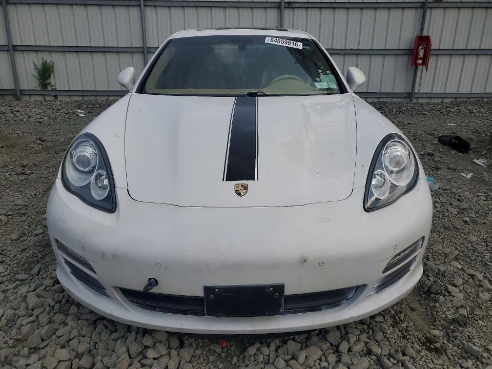 2011 Porsche Panamera 2