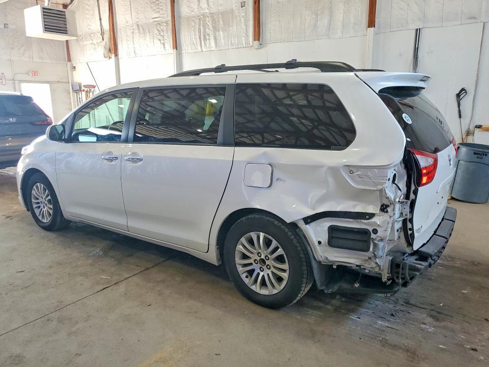 2015 Toyota Sienna xle 8-passenger