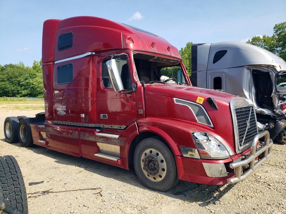 2012 Volvo VNL Semi Truck