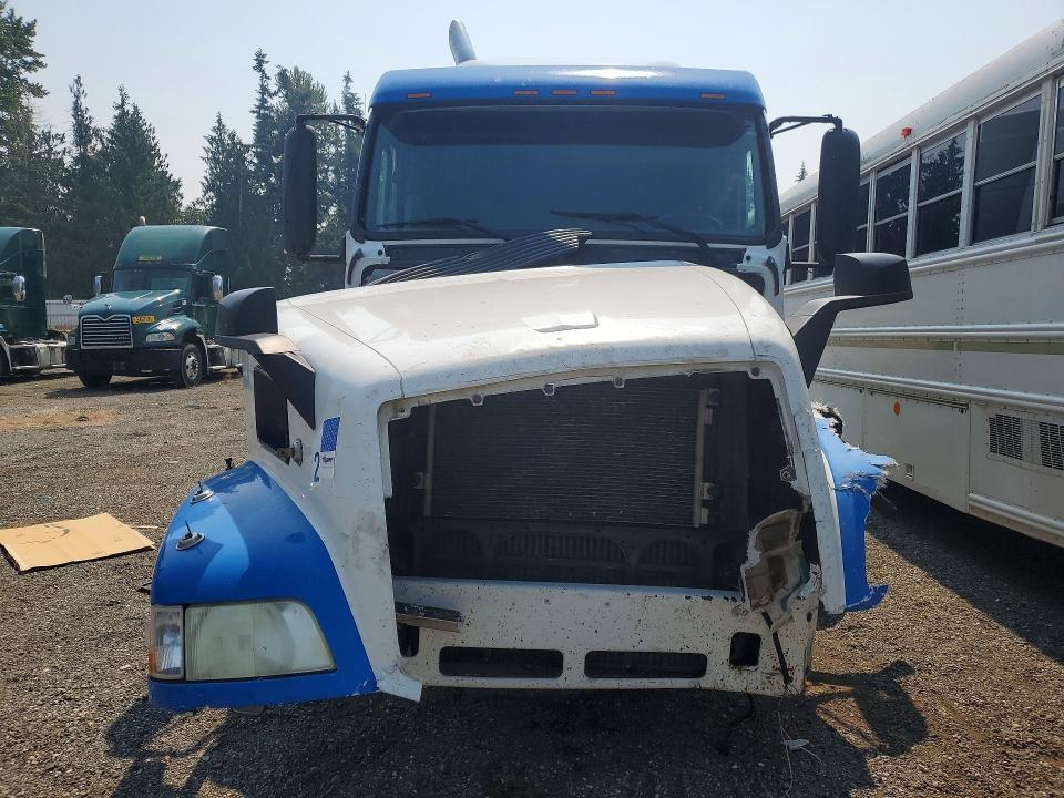 1998 Volvo VN Semi Truck
