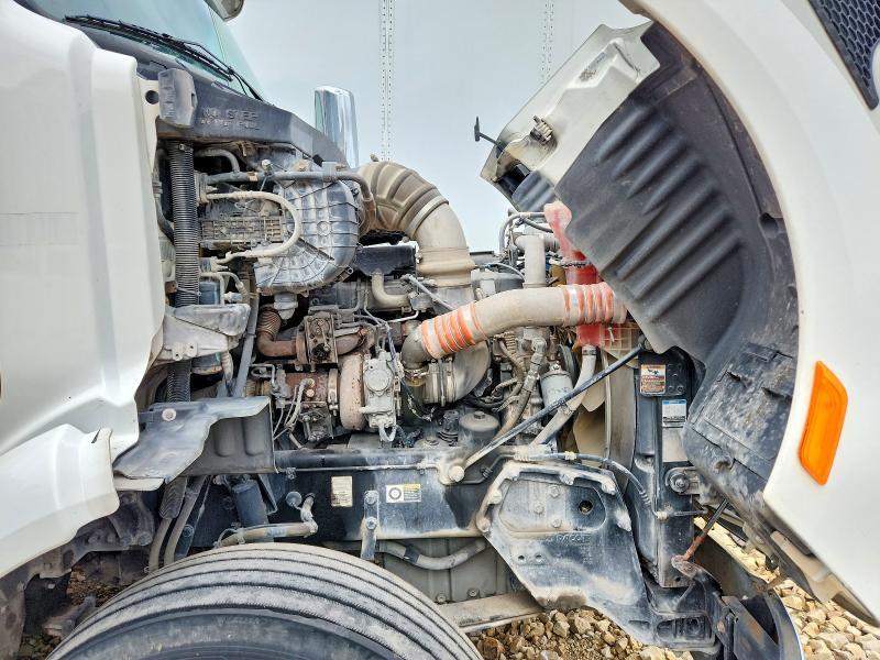 2017 Peterbilt 579 Semi Truck