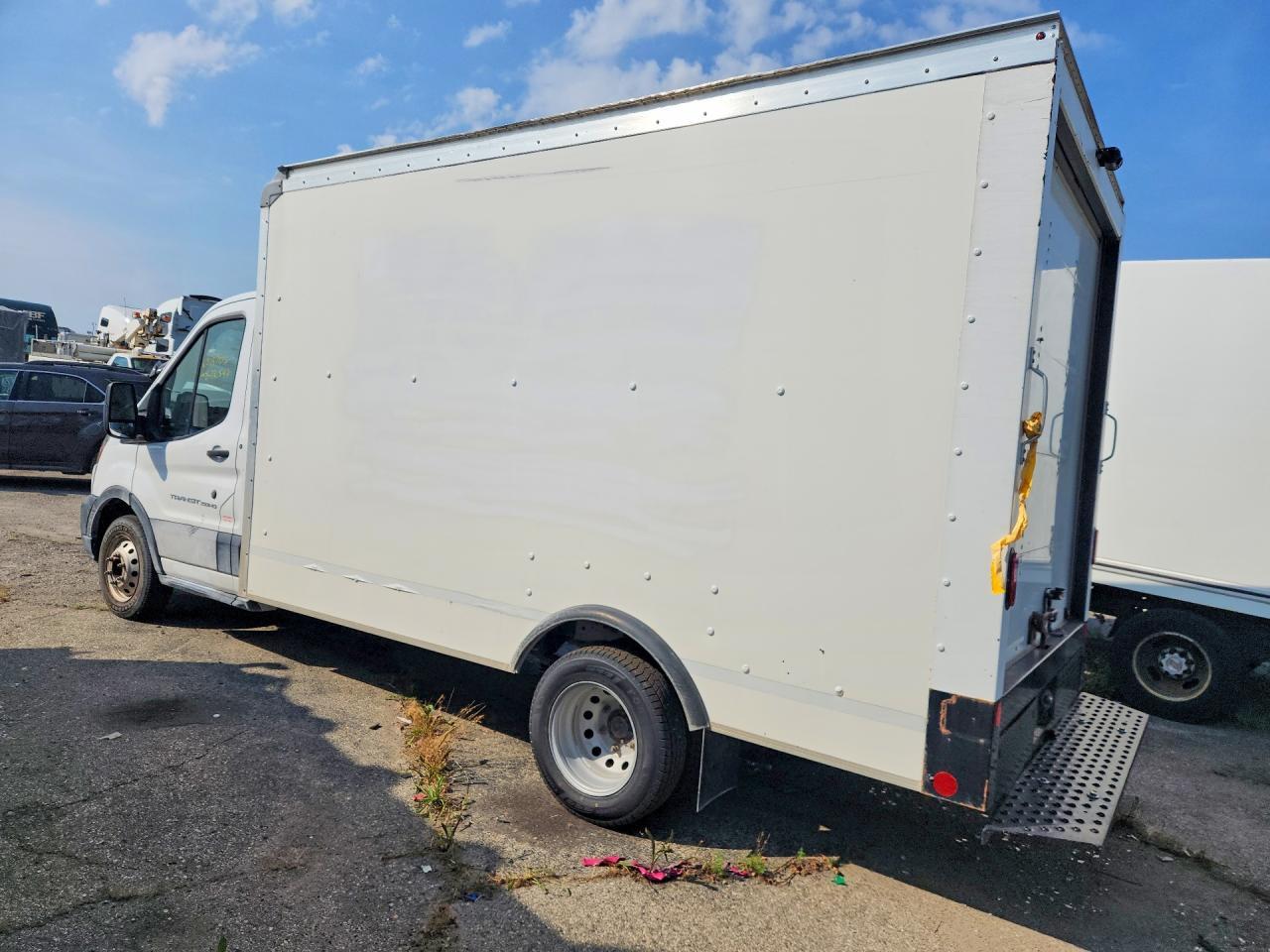 2022 Ford Transit BOX Truck