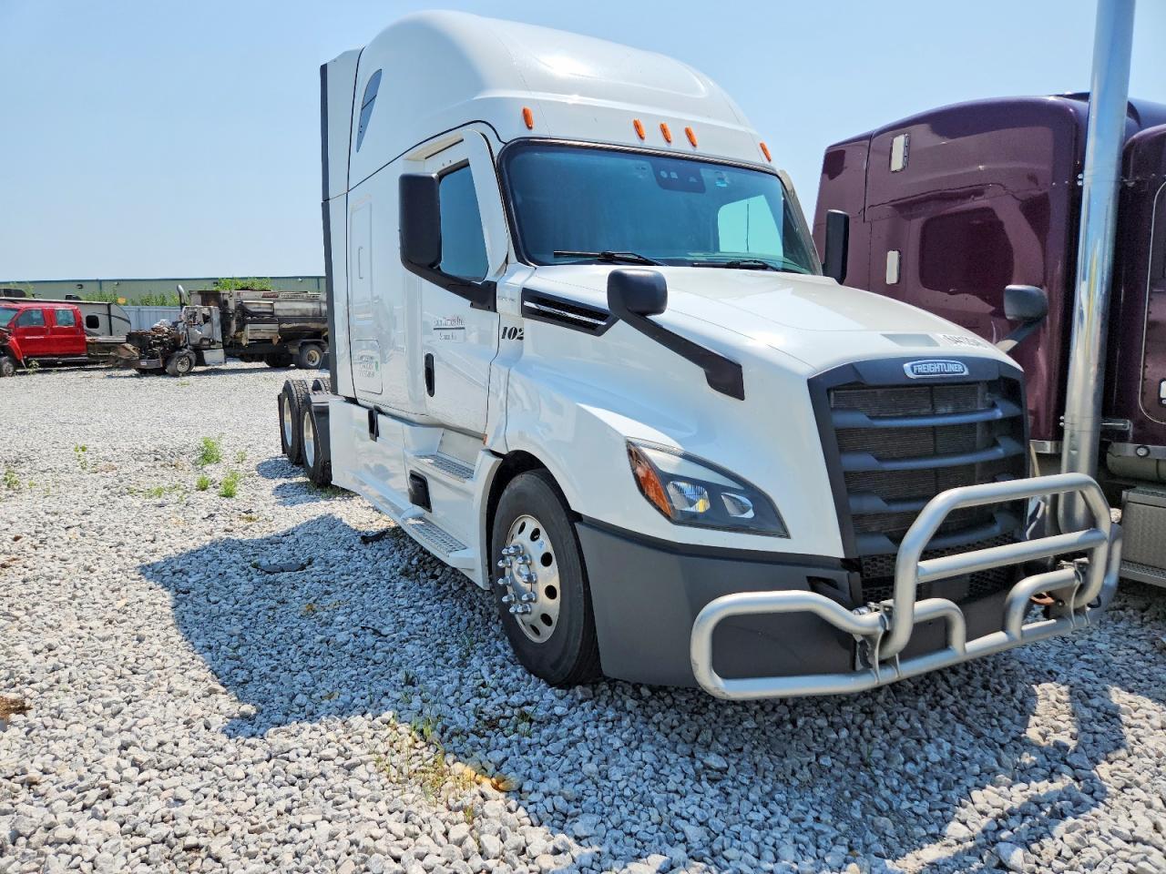 2022 Freightliner Cascadia 1-Semi Truck