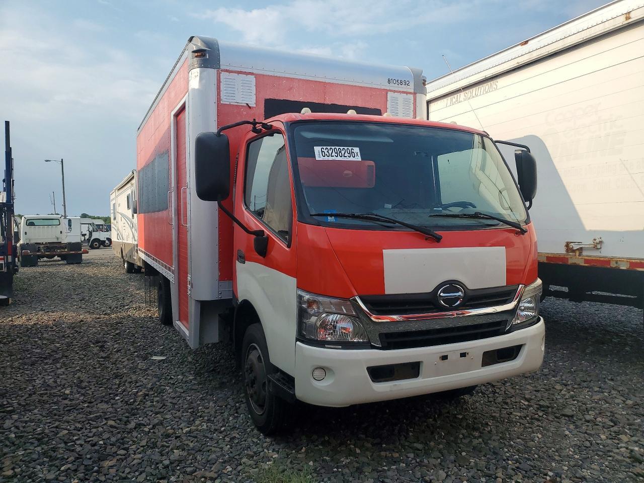 2017 Hino 195 BOX Truck