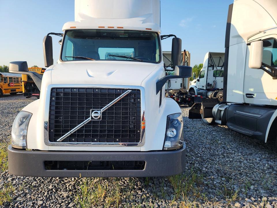 2017 Volvo VNL Semi Truck
