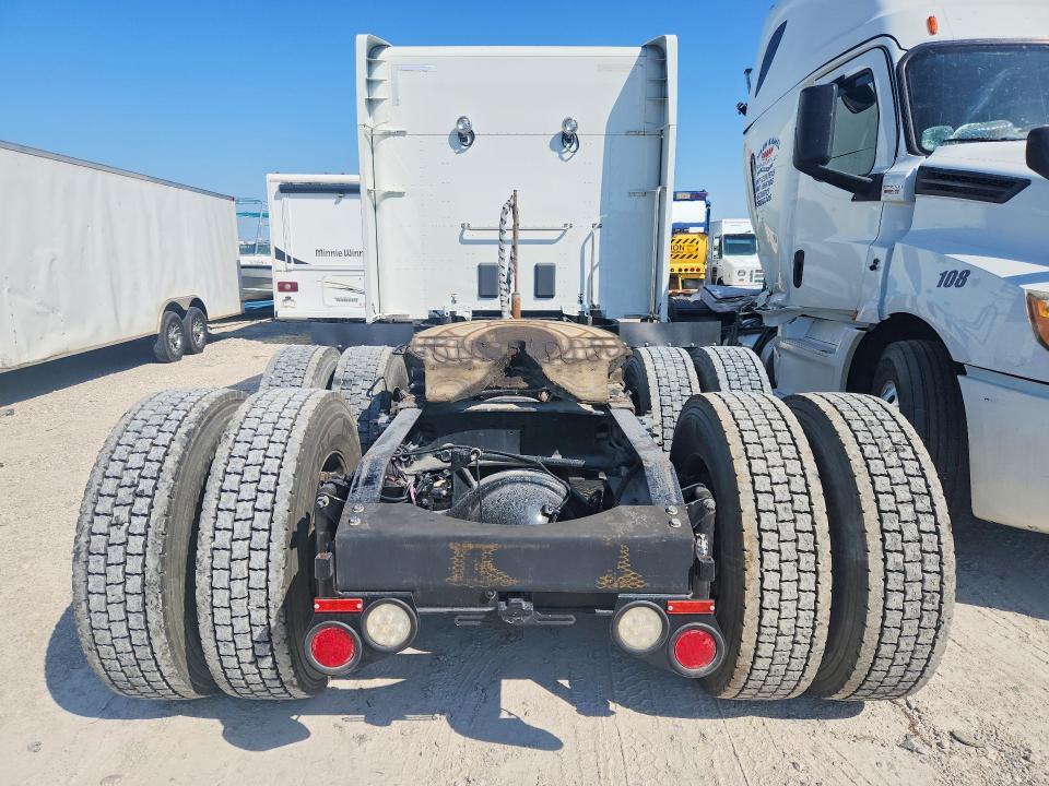 2020 Peterbilt 579 Semi Truck