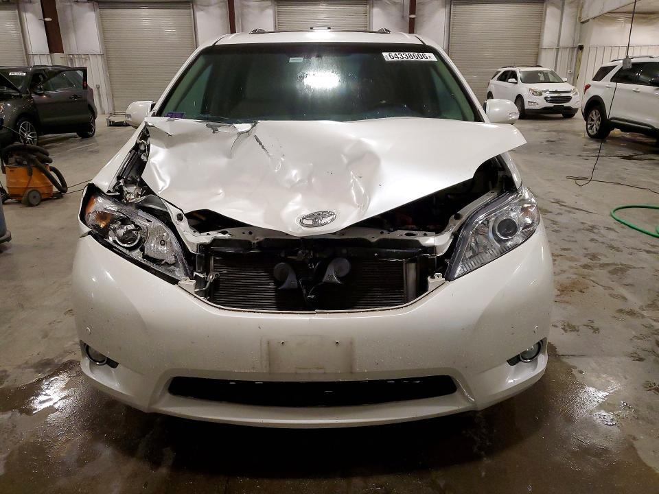 2013 Toyota Sienna Limited 7-passenger