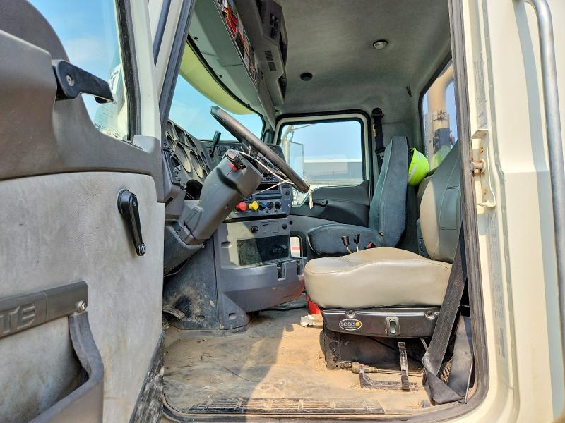 2017 Mack GU713 Semi Truck
