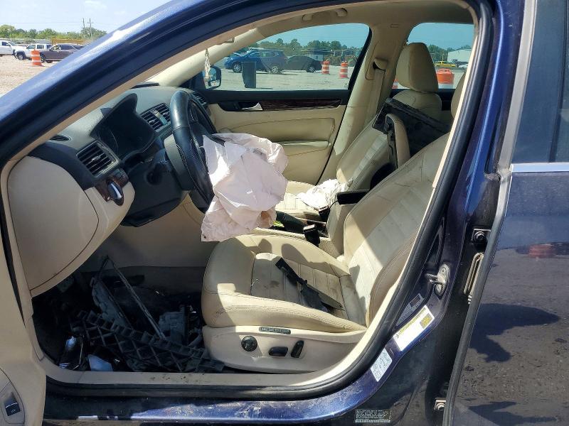 2012 Volkswagen Passat SEL