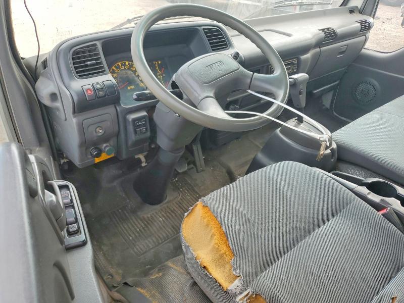 2005 Isuzu Medium DUTY/BOX Trucks