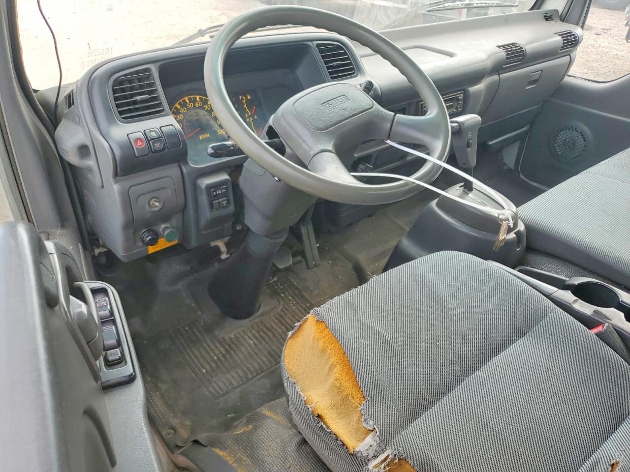 2005 Isuzu Medium DUTY/BOX Trucks