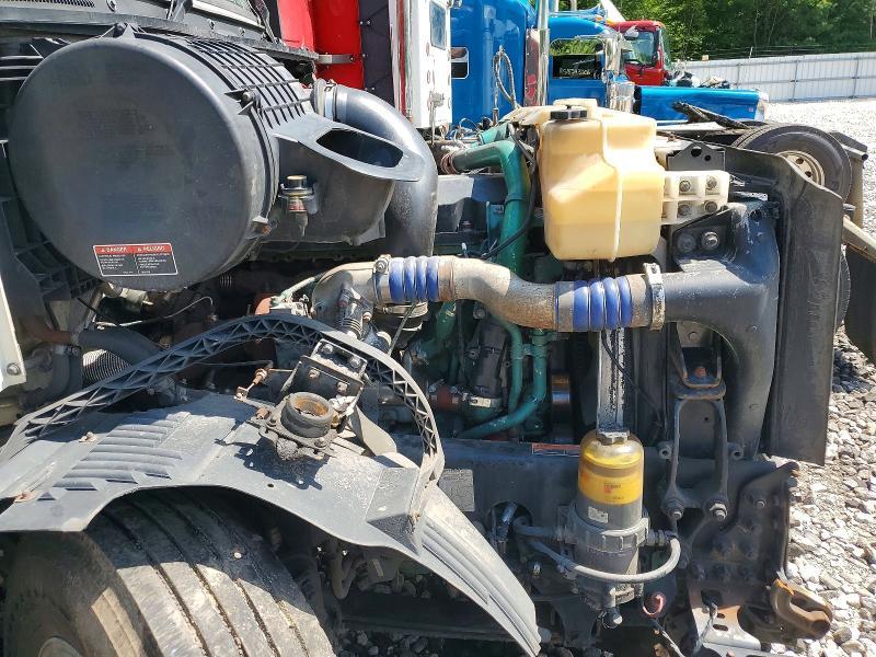 2012 Volvo VNL Semi Truck