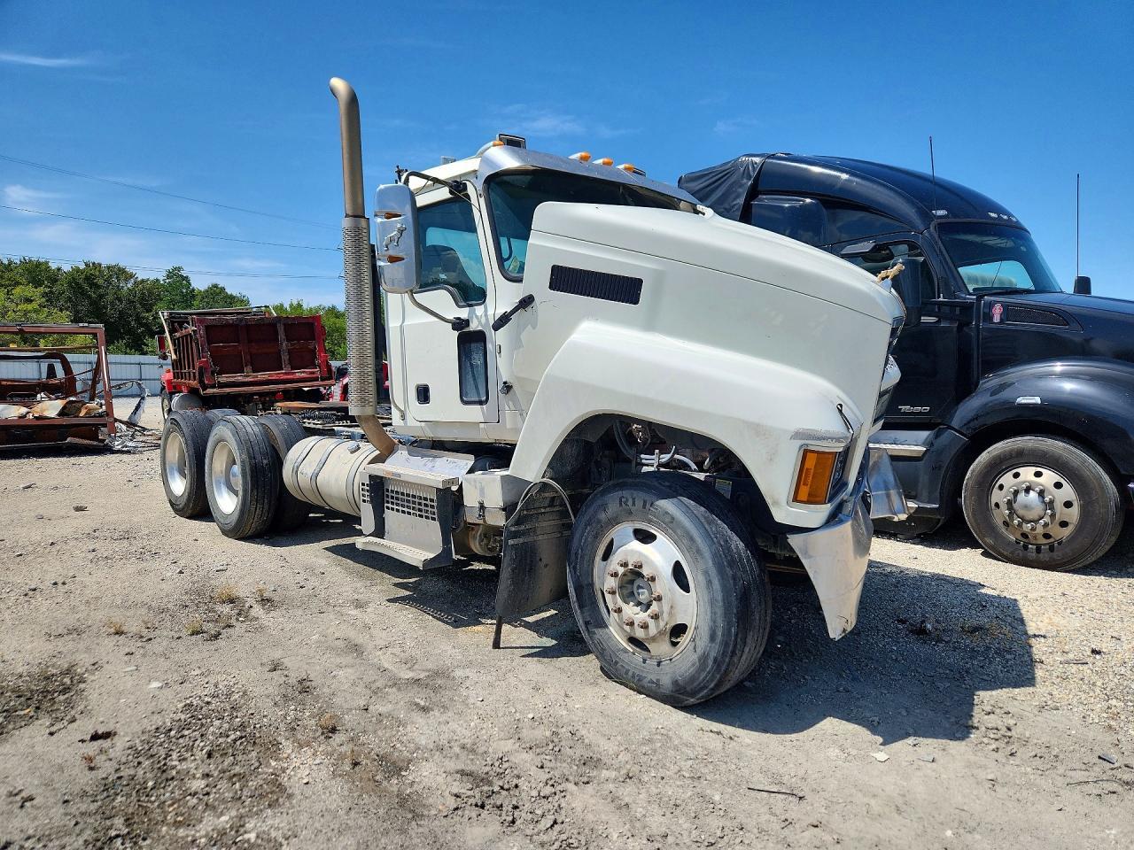 2018 Mack Pinnacle Semi Truck
