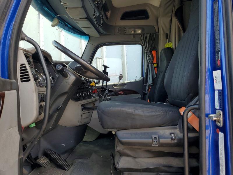 2017 Peterbilt 579 Semi Truck
