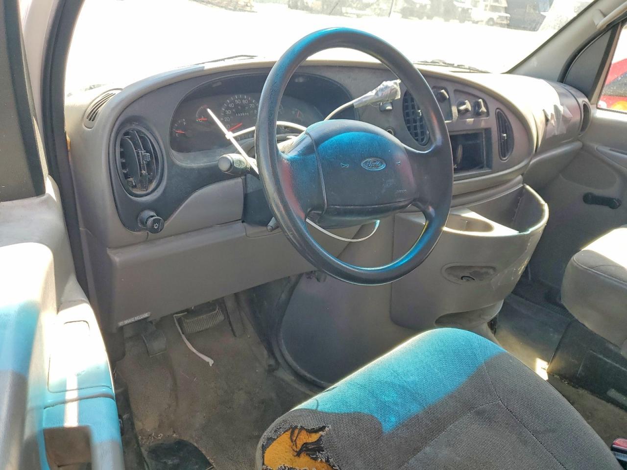 2002 Ford Econoline E350 Super Duty Cutaway Van