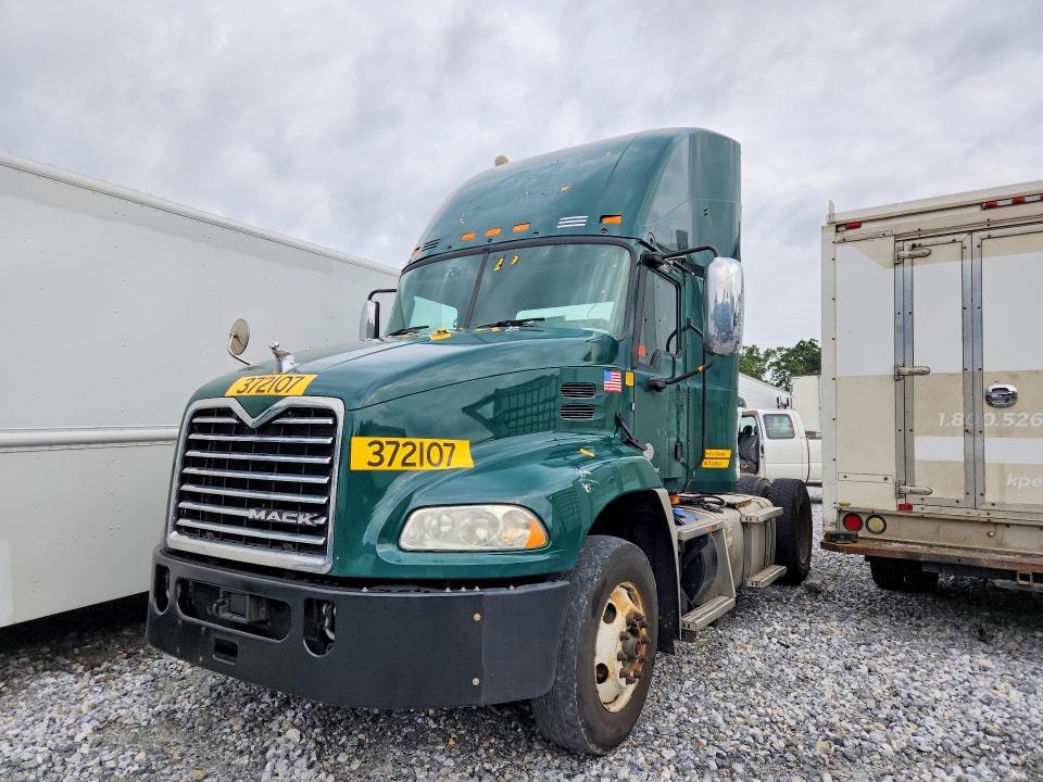 2018 Mack CXU612 Semi Truck